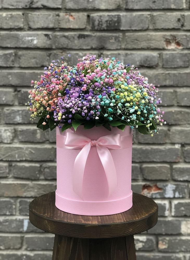 Цветочная композиция из Гипсофила и Розы в шляпной коробке в Ерёминской