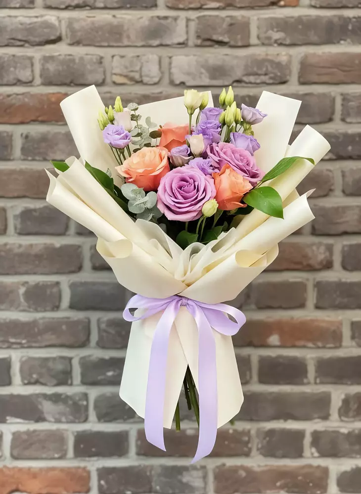 Букет цветов из: Лизиантусы и Розы в Ерёминской