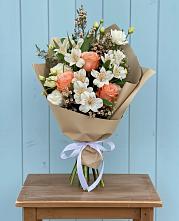 Букет цветов из:  Альстромерии, Лизиантусы, Розы и Хризантемы в Ерёминской