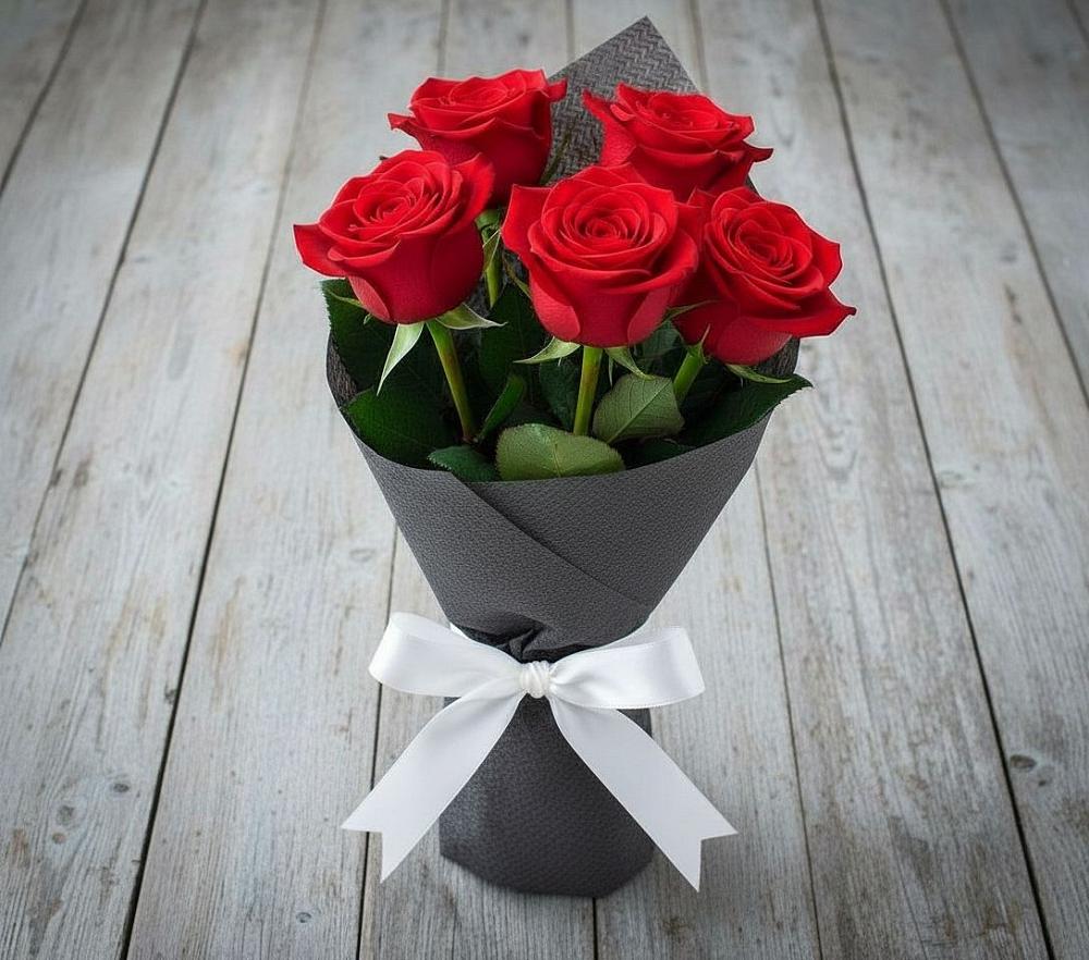 Букет 5 Красных роз Эдлесс Лав в Ерёминской