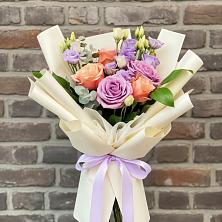 Букет цветов из:  Лизиантусы и Розы в Ерёминской