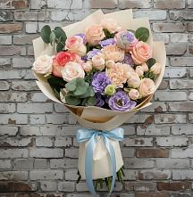 Букет цветов из:  Розы, Лизиантусы и Гвоздики в Ерёминской