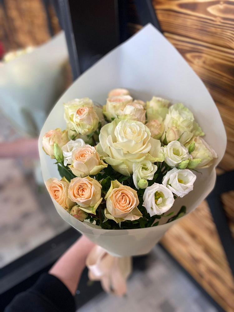 Букет цветов из: Розы и Лизиантусы в Ерёминской